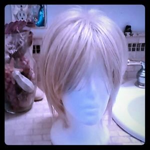 Very pale blond shag wig very real looking